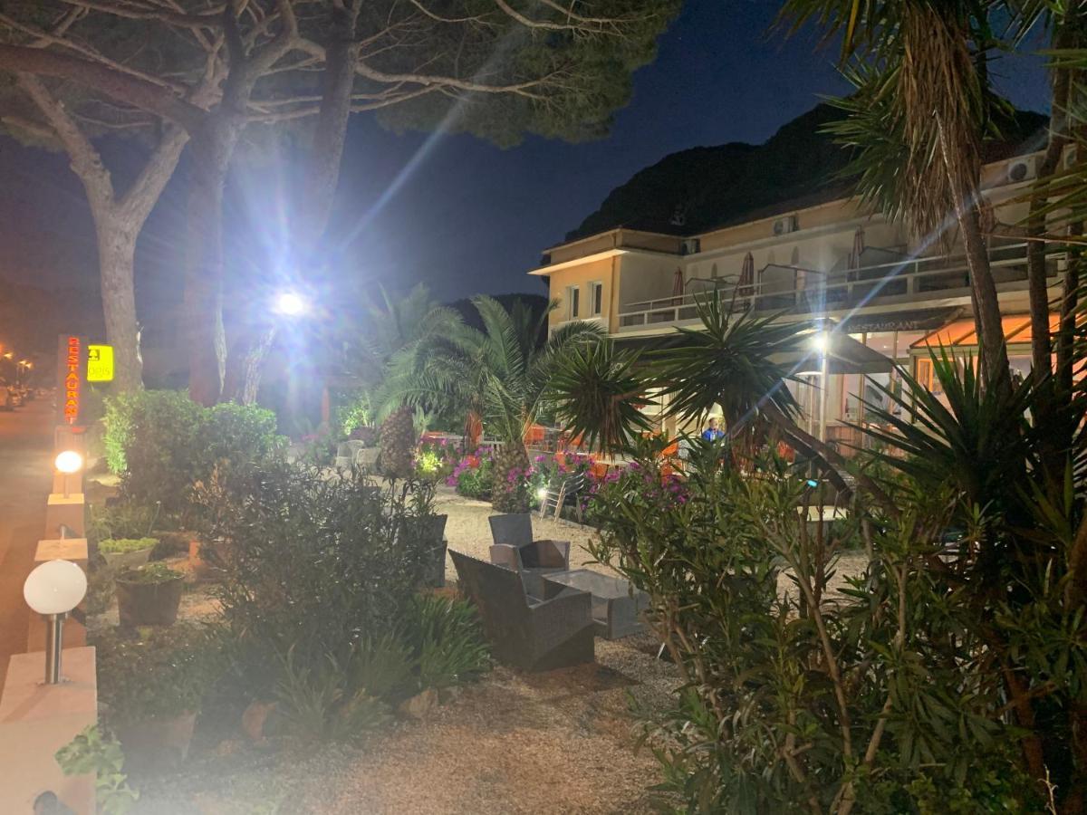 Logis Hotel Restaurant Le Kalliste Hyeres Ngoại thất bức ảnh