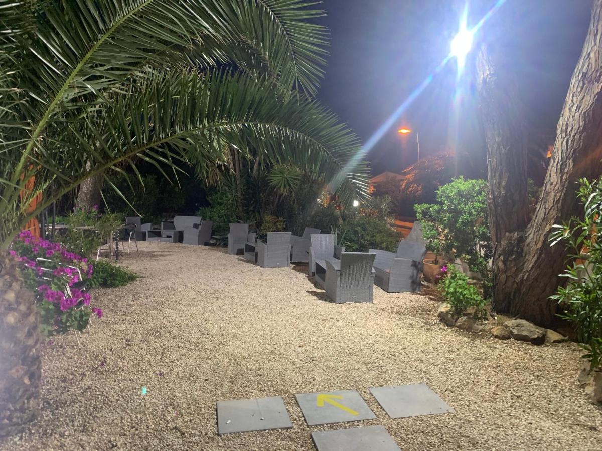 Logis Hotel Restaurant Le Kalliste Hyeres Ngoại thất bức ảnh